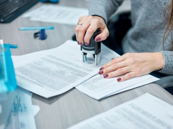 PERMISOS Y LICENCIAS